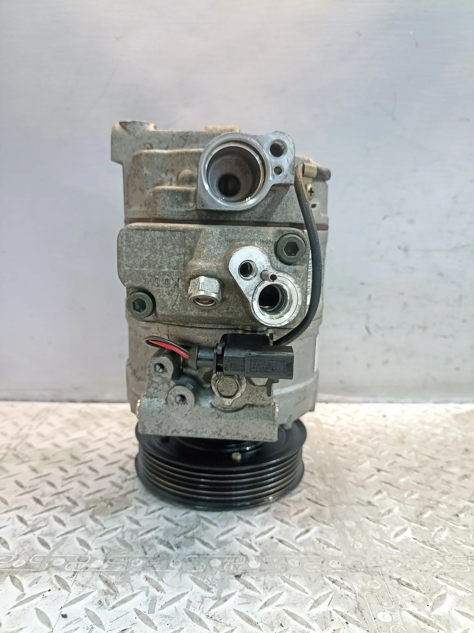 КОМПРЕССОР КОНДИЦИОНЕРА AUDI 4F0260805AF D3161