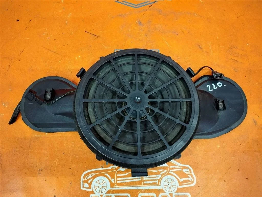 Сабвуфер Mercedes-Benz
