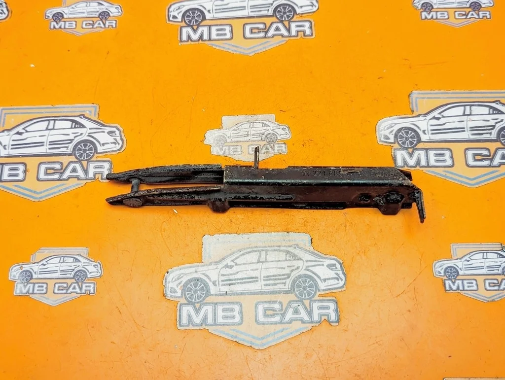 Кронштейн крепления бампера Mercedes-Benz