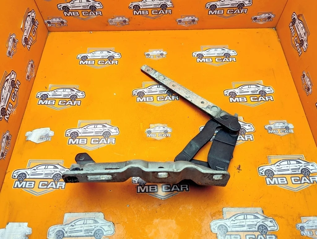 Петля капота Mercedes-Benz