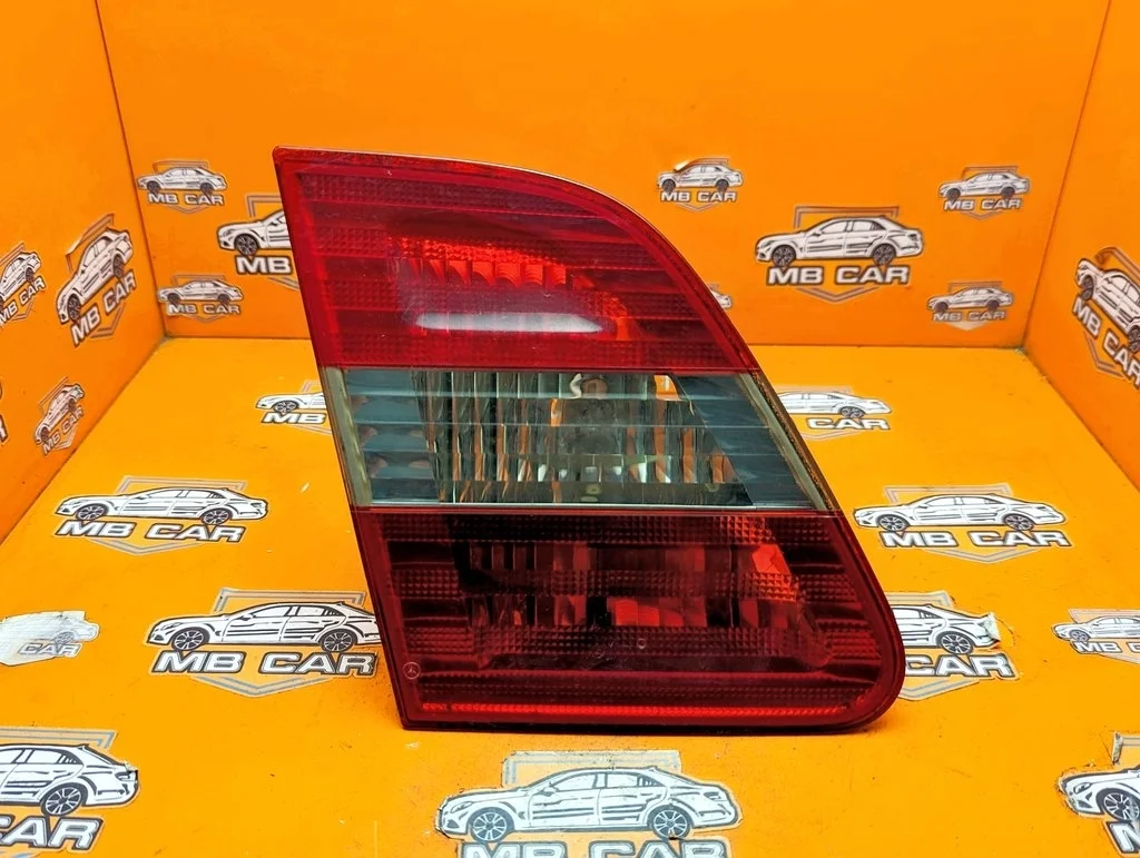 Фонарь крышки багажника Mercedes-Benz