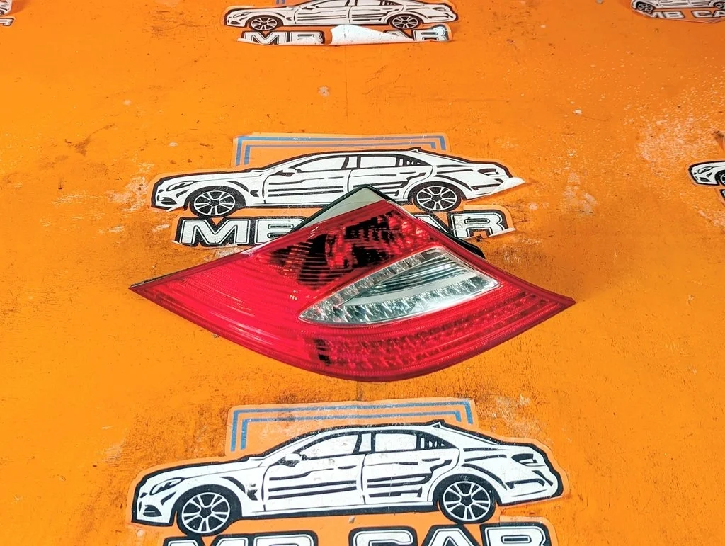 Фонарь задний левый Mercedes-Benz