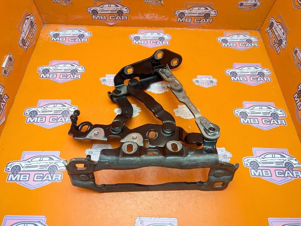 Петля капота Mercedes-Benz