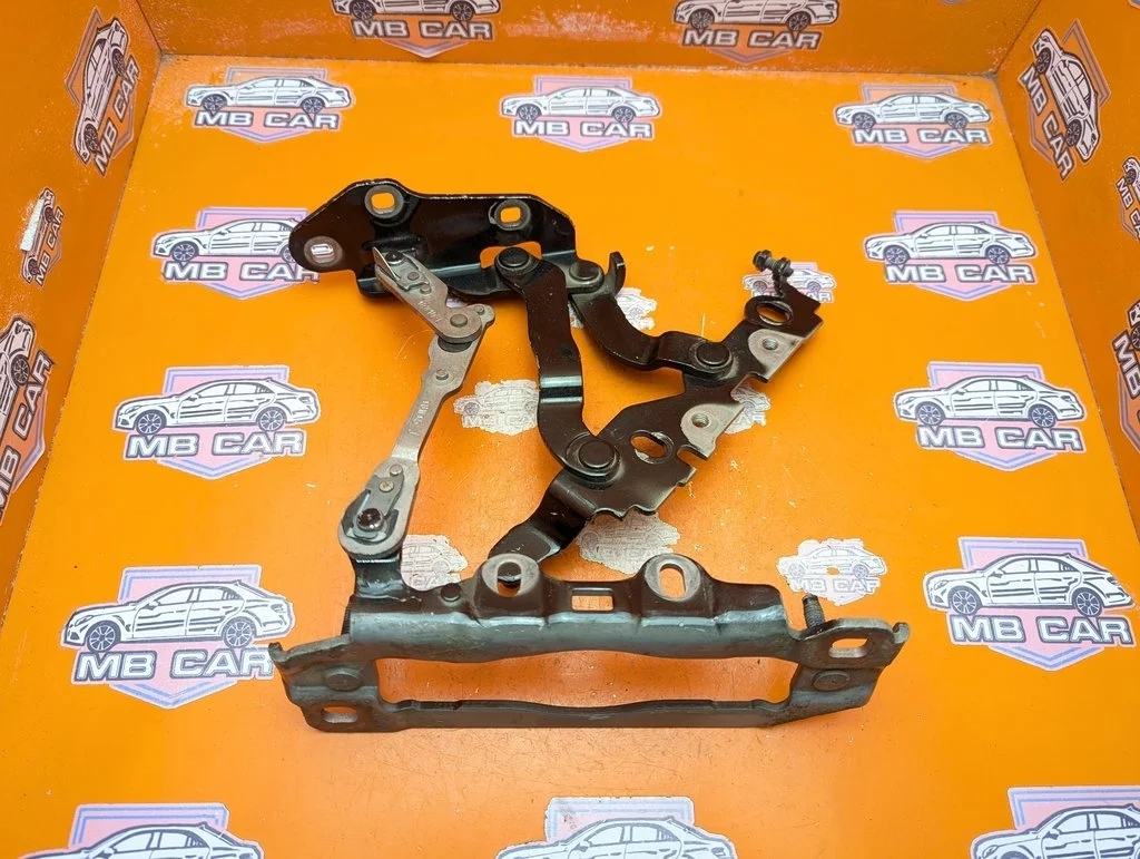 Петля капота Mercedes-Benz