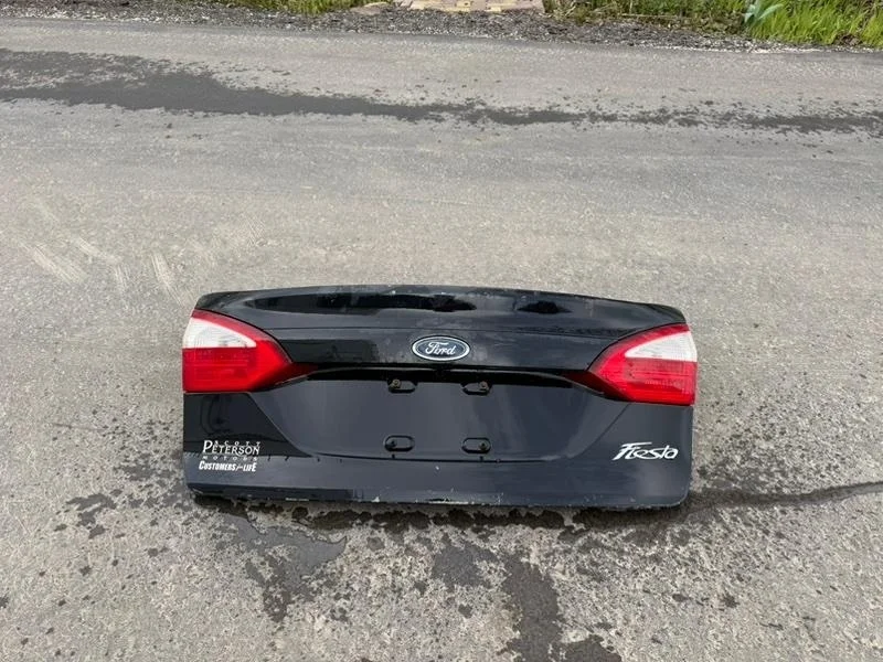 Крышка багажника Ford Fiesta 2015 6