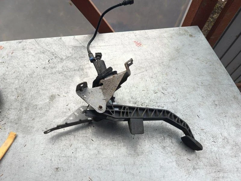 Педаль сцепления в сборе Ford Focus 3 2013 дорестайлинг