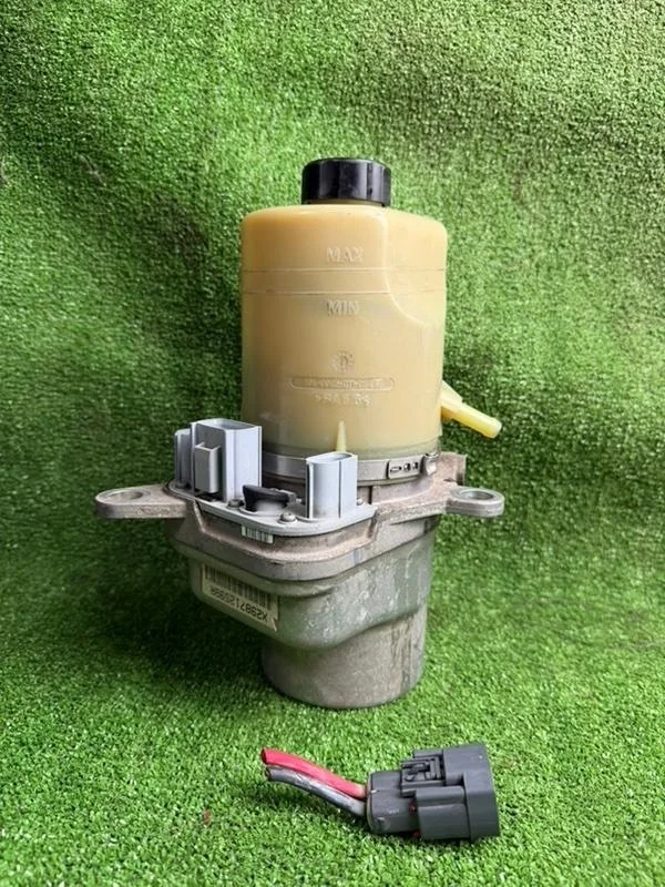 Насос гидроусилителя руля Ford Focus 2008