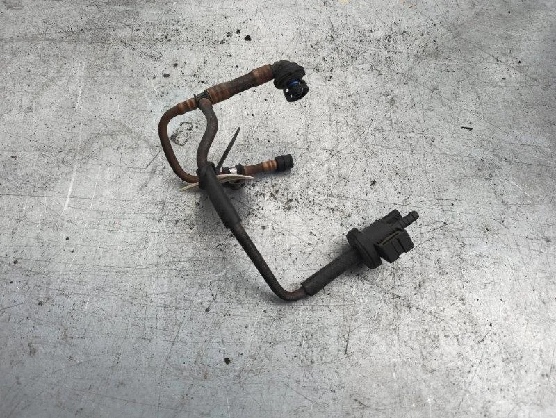 Клапан вентиляции топливного бака Volkswagen Passat