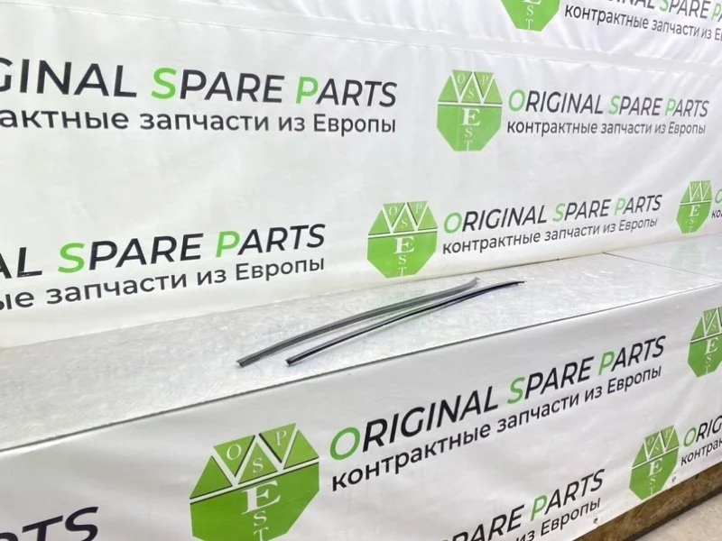 Молдинг лобового стекла Volkswagen Touareg 2006 7L6854328 7LA BKS 3.0 TDI