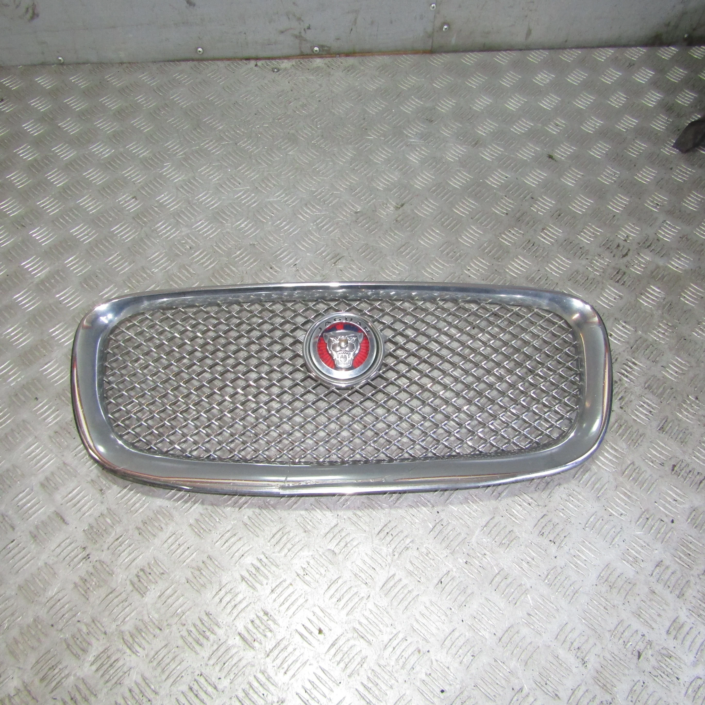 Решетка радиатора JAGUAR XF I рестайлинг (2011—20