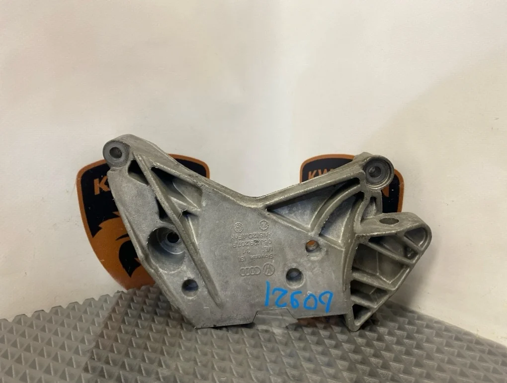 Кронштейн двигателя Skoda Octavia 2015 A7