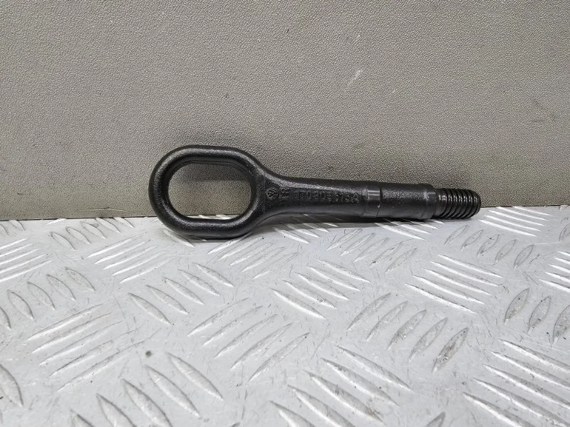 Крюк буксировочный Volkswagen Passat B6