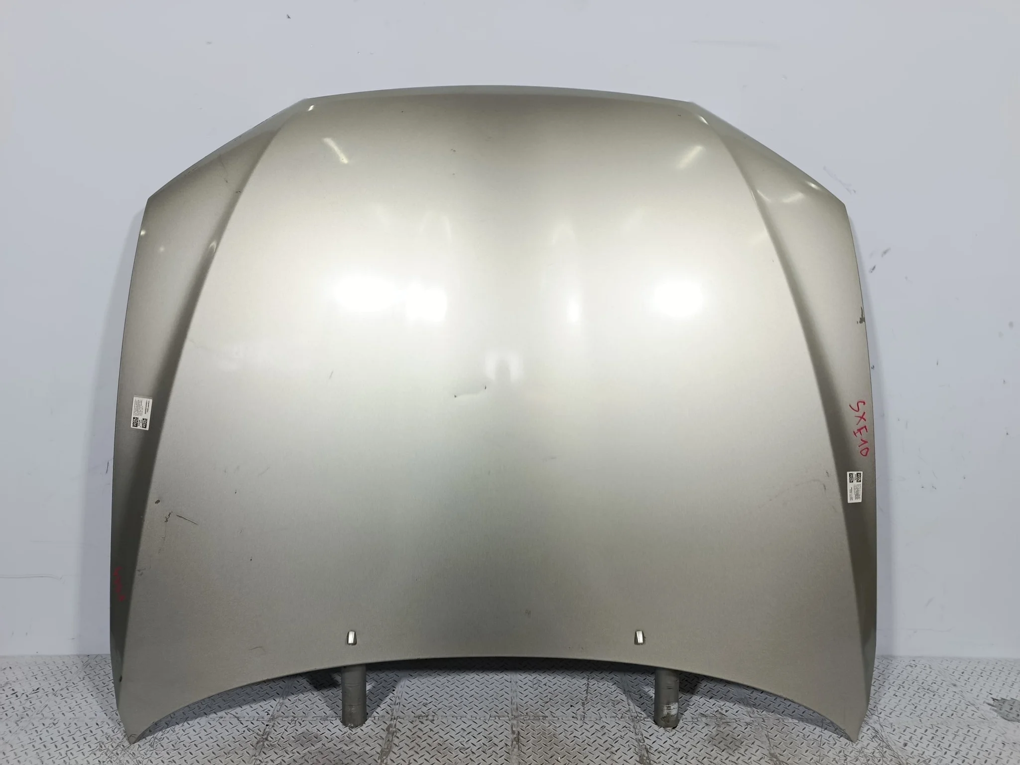 КАПОТ TOYOTA LEXUS ALTEZZA ALTEZZA GITA IS200 IS300 5330153010  серебро F569