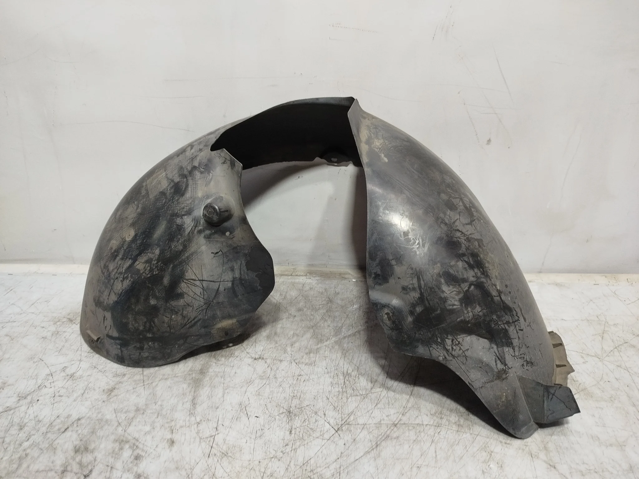 ПОДКРЫЛОК VOLKSWAGEN ПЕРЕДНИЙ ПРАВЫЙ 3C0805978