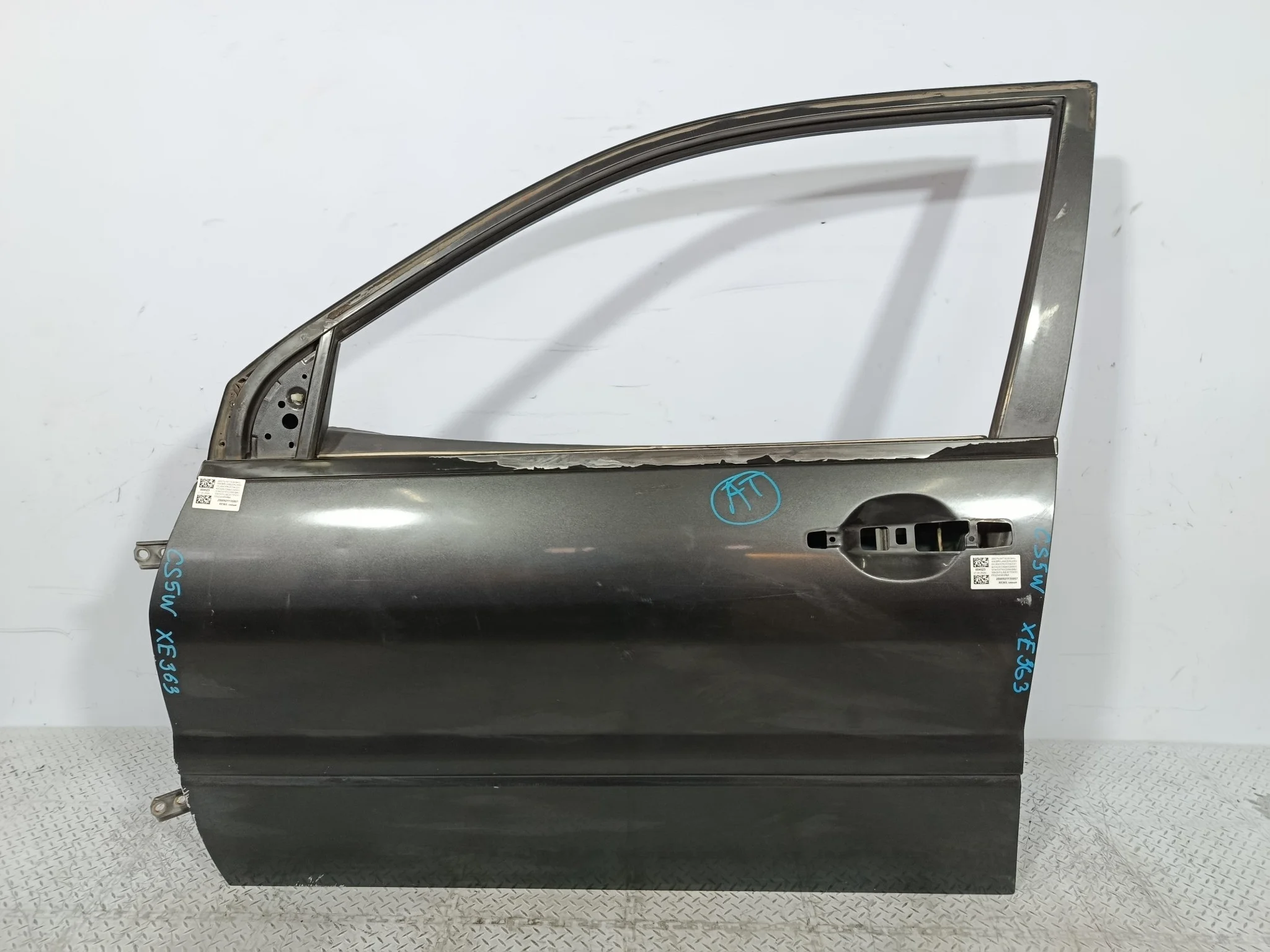 ДВЕРЬ MITSUBISHI LANCER LANCER CARGO LANCER CEDIA MN150435 ПЕРЕДНЯЯ ЛЕВАЯ  серый, A02 XE363