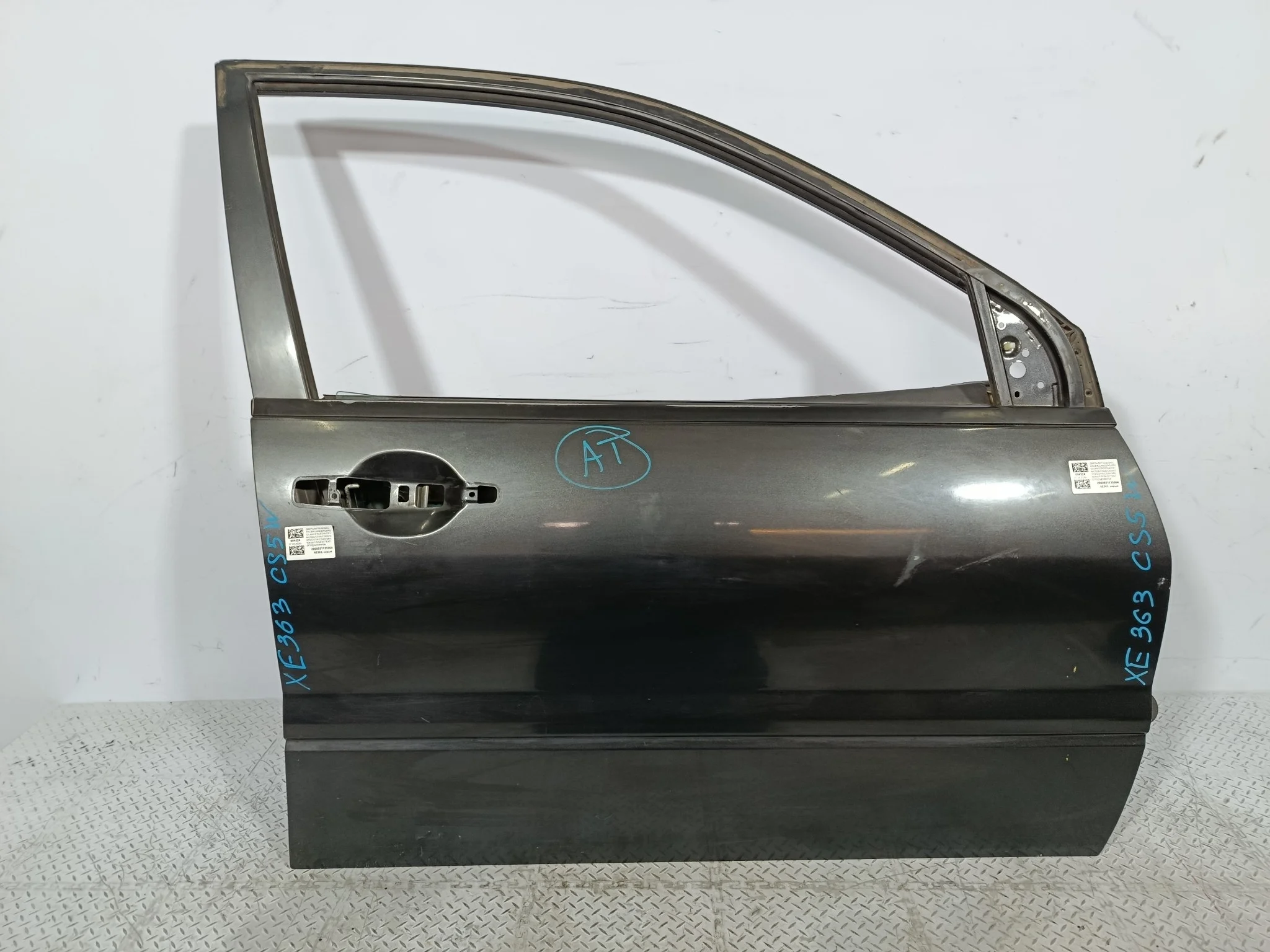 ДВЕРЬ MITSUBISHI LANCER LANCER CARGO LANCER CEDIA MN150436 ПЕРЕДНЯЯ ПРАВАЯ  серый, A02 XE363