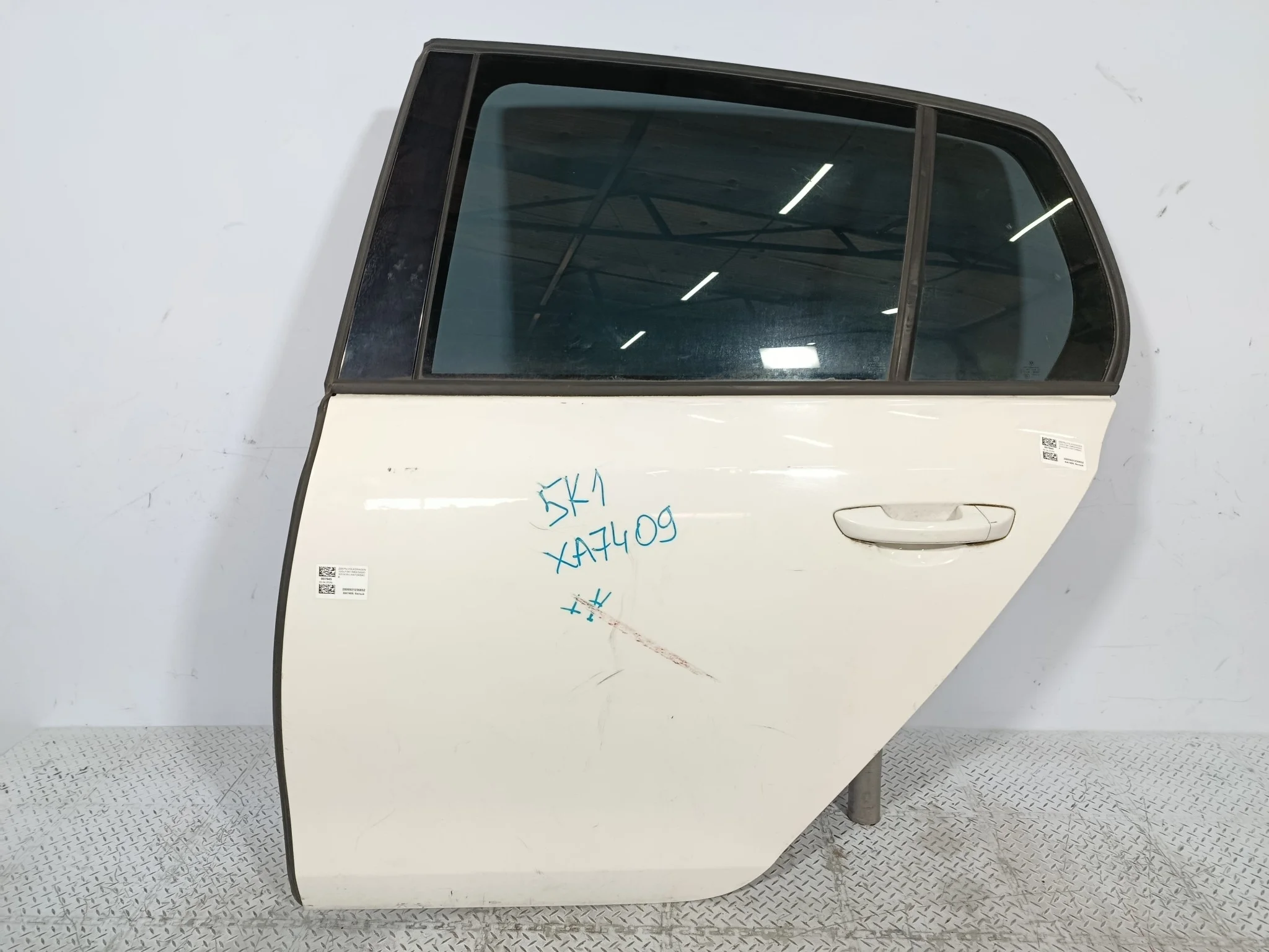 ДВЕРЬ VOLKSWAGEN GOLF 5K6833055K ЗАДНЯЯ ЛЕВАЯ  белый, B9A XA7409