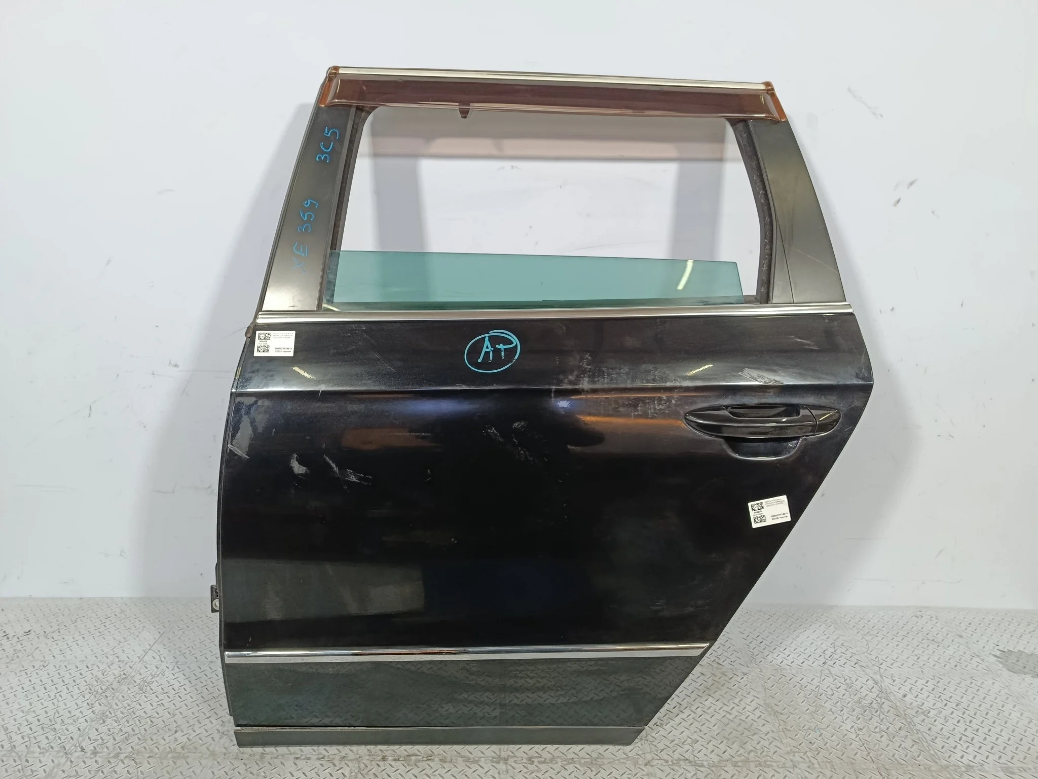 ДВЕРЬ VOLKSWAGEN PASSAT 3C9833055F ЗАДНЯЯ ЛЕВАЯ  черный, LC9X XE359