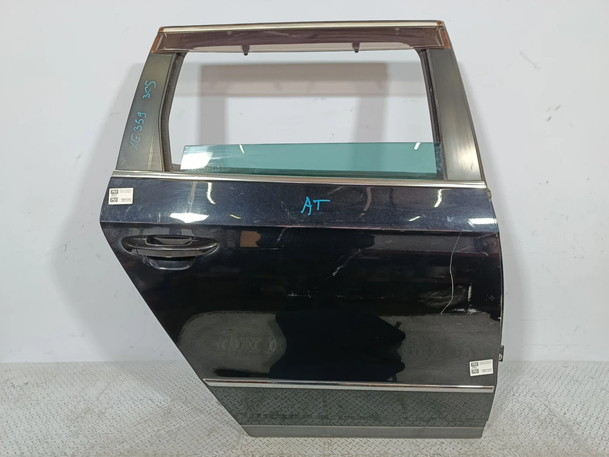ДВЕРЬ VOLKSWAGEN PASSAT 3C9833056F ЗАДНЯЯ ПРАВАЯ  черный, LC9X XE359
