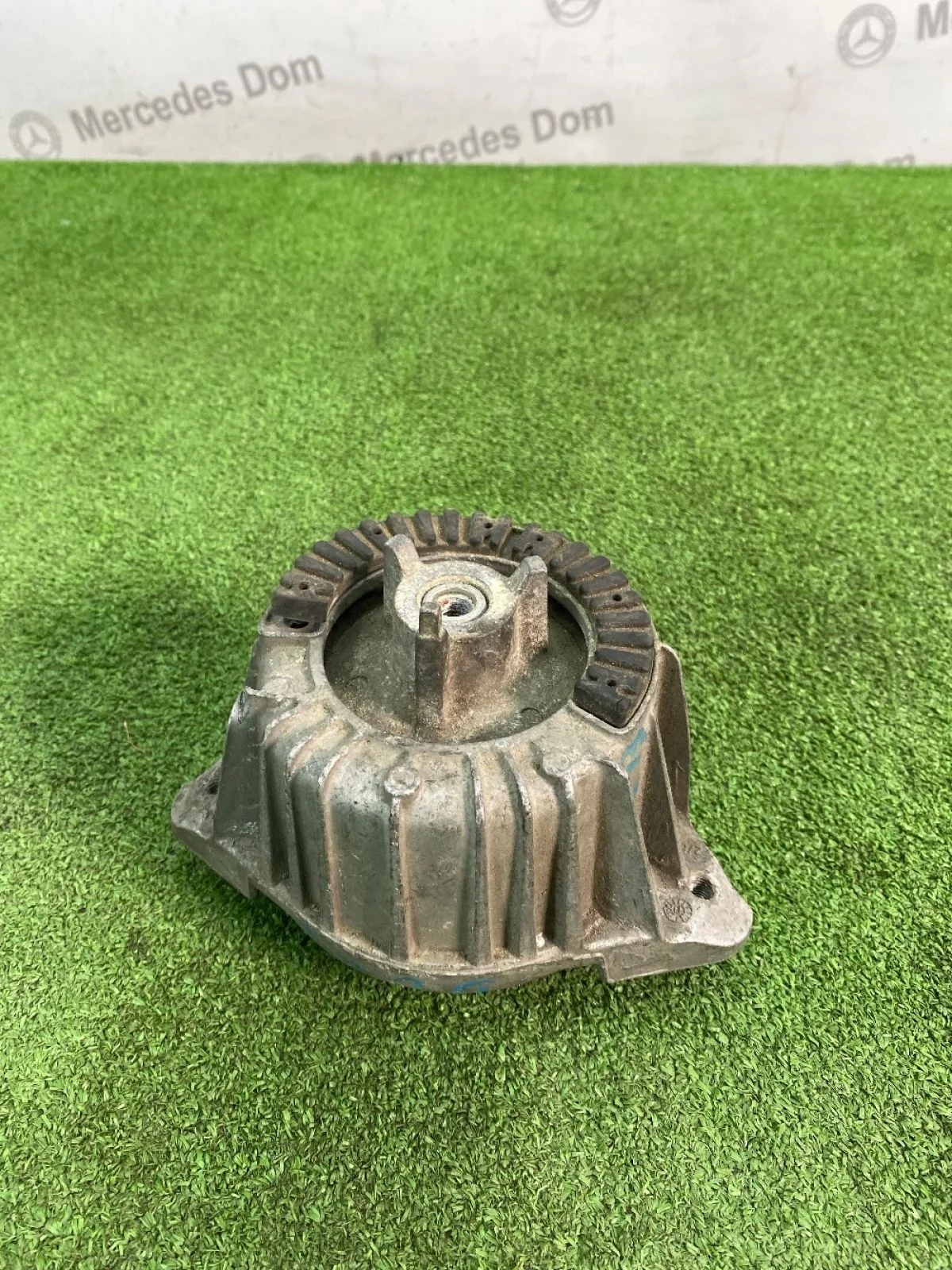 Опора двигателя Mercedes-Benz C-класс W204/S204/С204 рестайлинг (2011—2015)