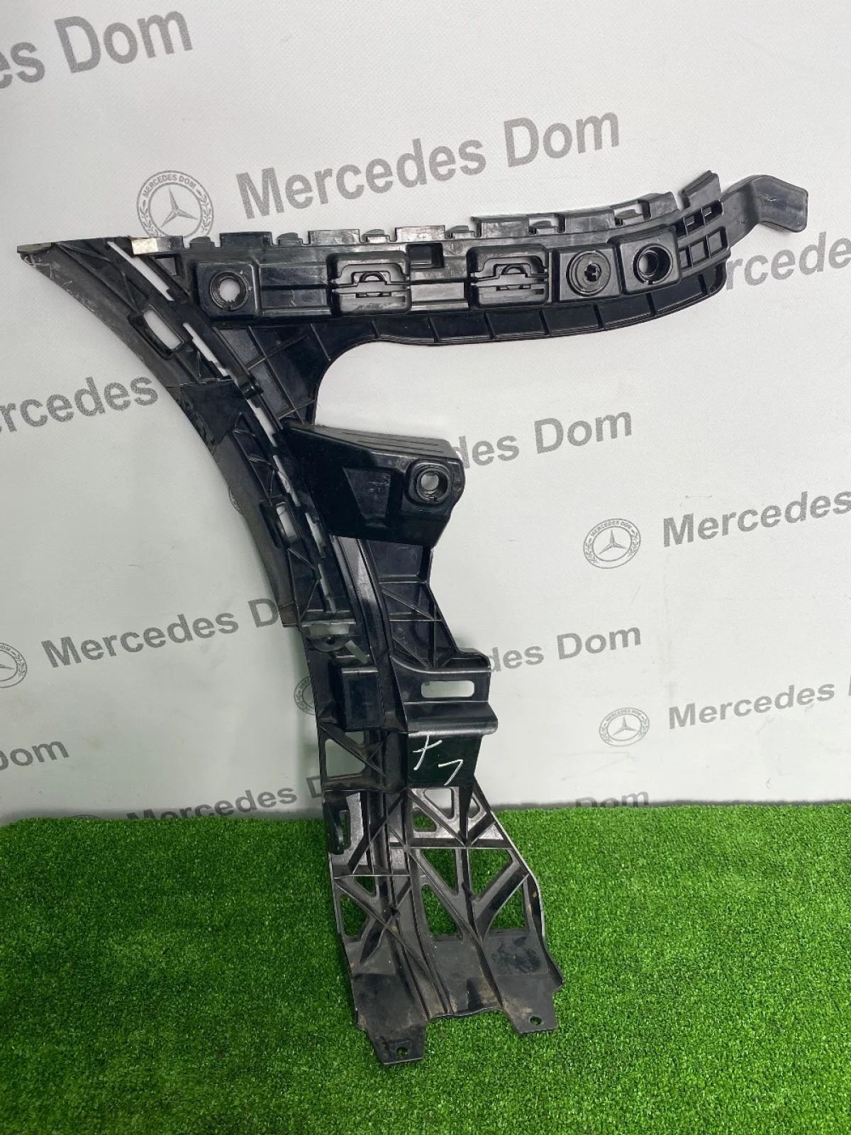 Направляющая заднего бампера правая Mercedes-Benz GLC-класс X253 (2015—2019)