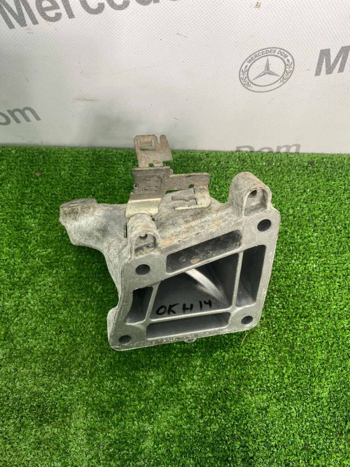 Кронштейн двигателя правый Mercedes-Benz M-класс W164 рестайлинг (2008—2011)