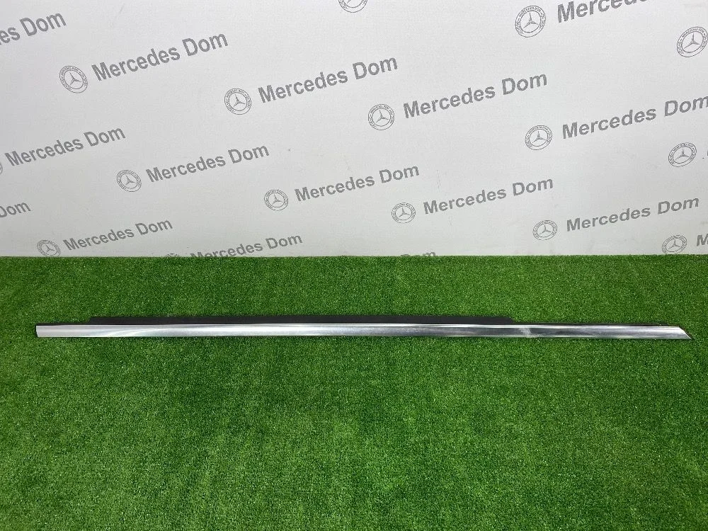 Накладка стекла переднего правого Mercedes-Benz C-класс W204/S204 (2006—2011)