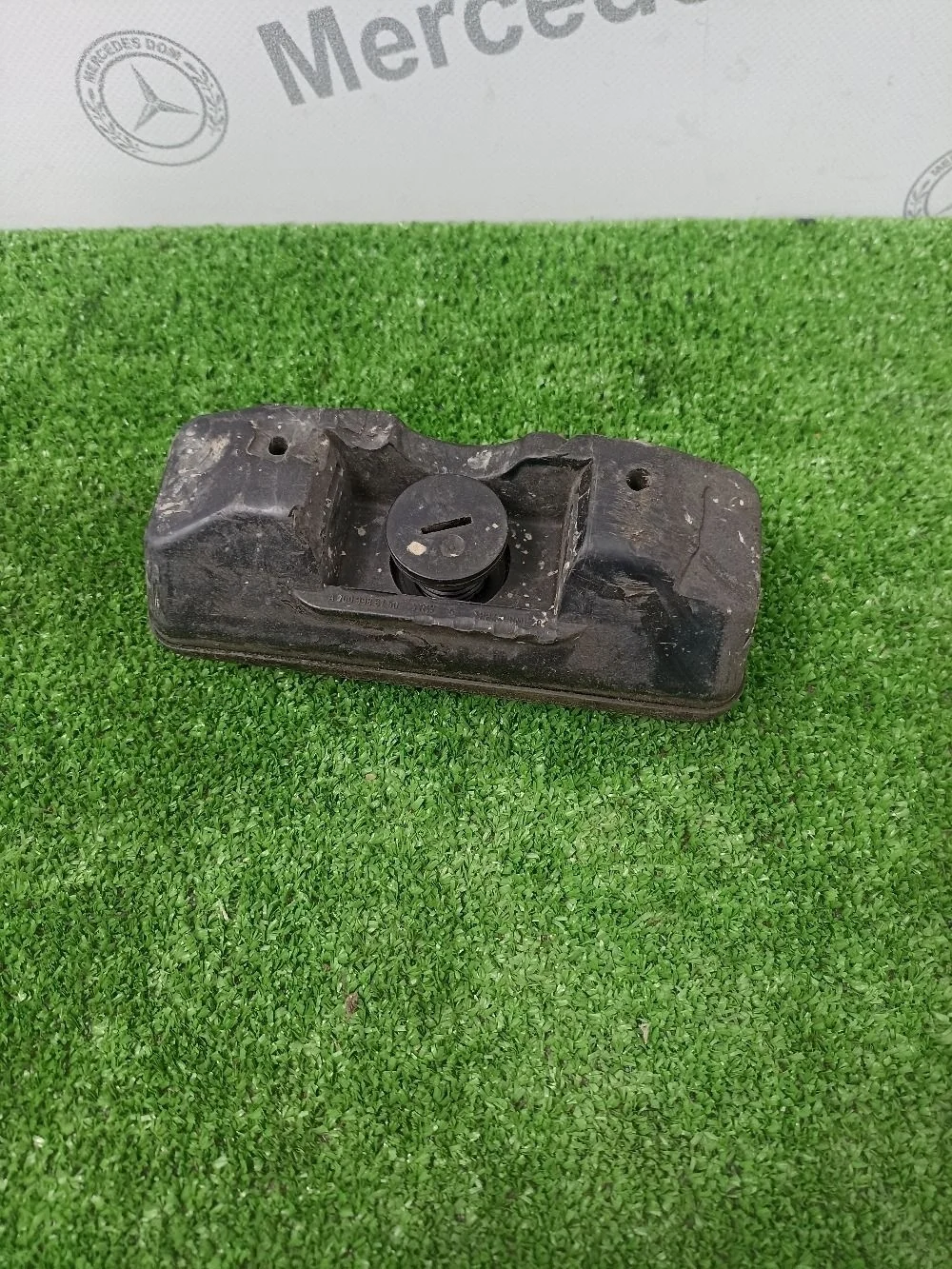 Заглушка поддомкратника Mercedes-Benz C-класс W204/S204/С204 рестайлинг (2011—2015)