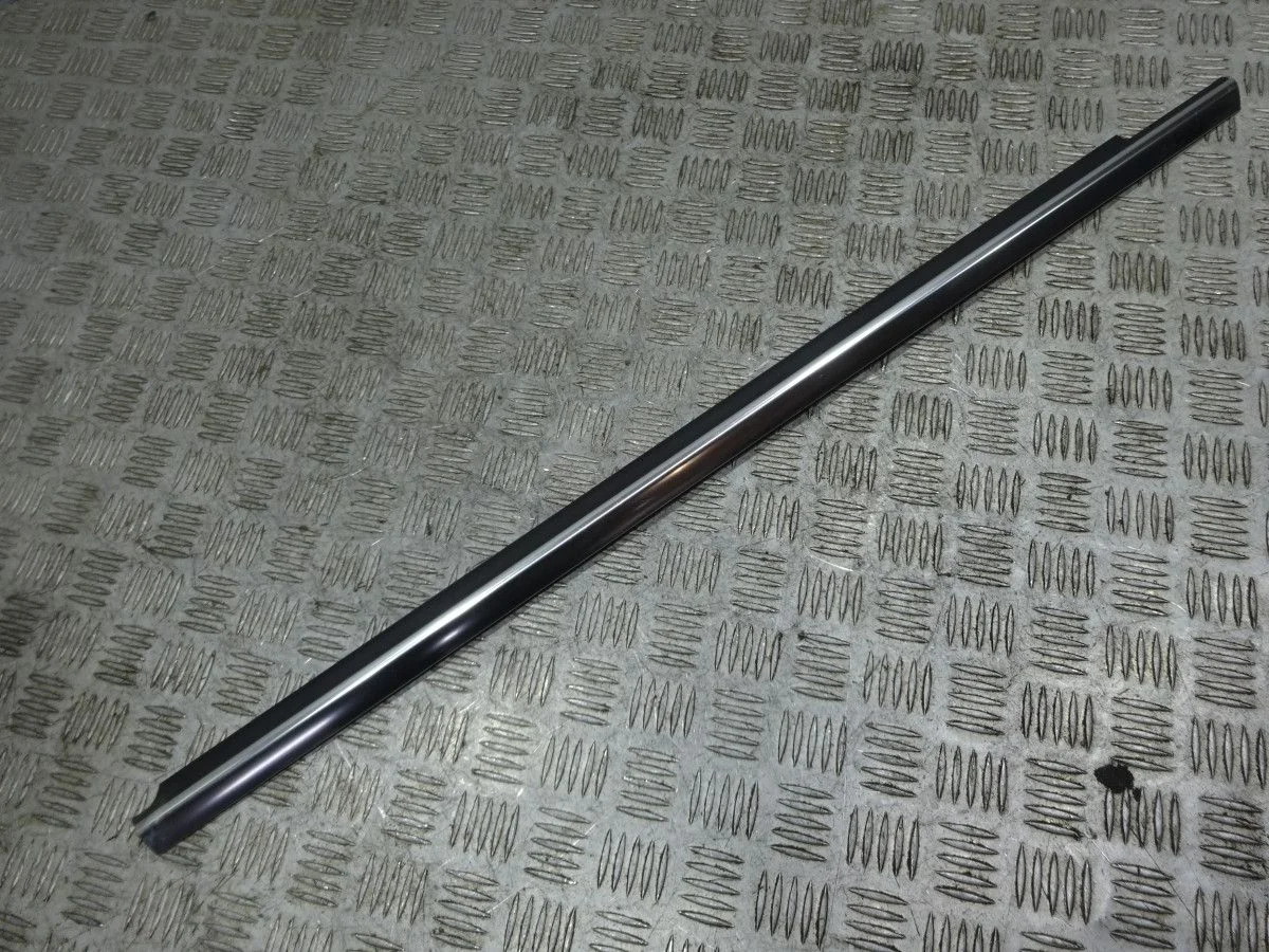 Накладка стекла переднего левого Mercedes-Benz E-класс W212/S212/C207/A207 (2009—2013)