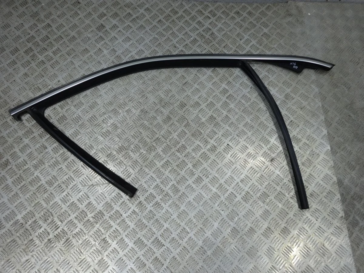 Уплотнитель стекла двери Mercedes-Benz GL-класс X166 (2012—2016)