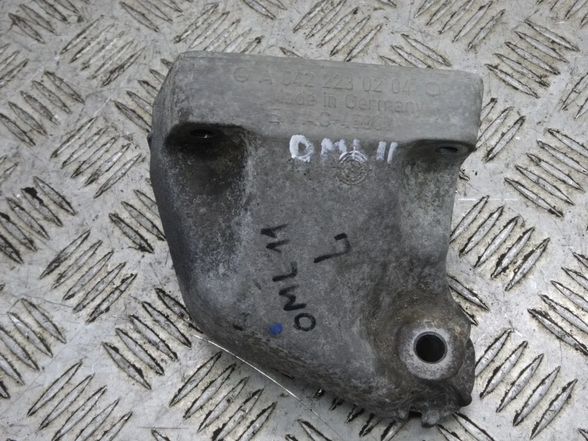 Кронштейн двигателя левый Mercedes-Benz M-класс W164 (2005—2008)