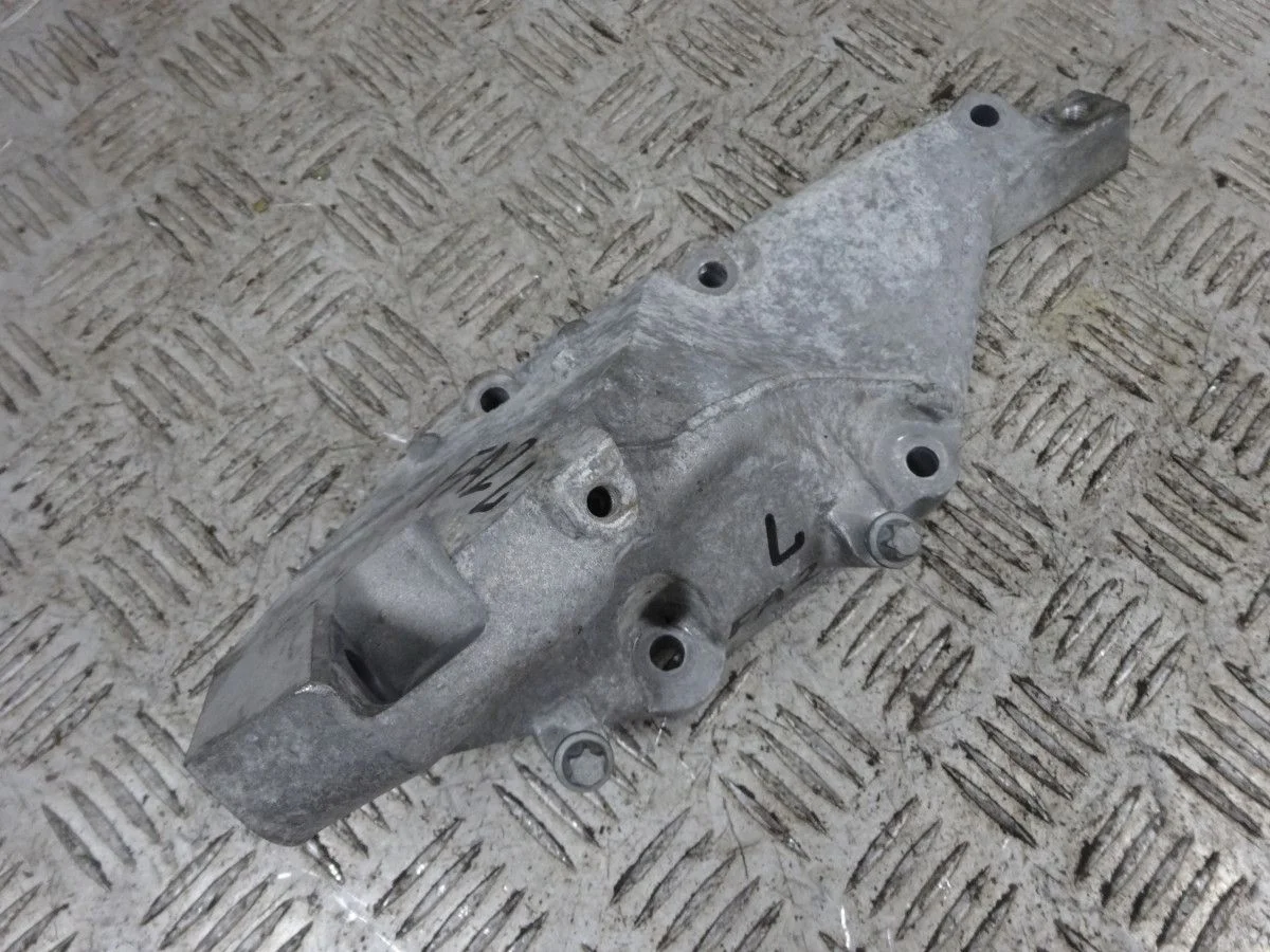 Кронштейн двигателя левый Mercedes-Benz GL-класс X166 (2012—2016)