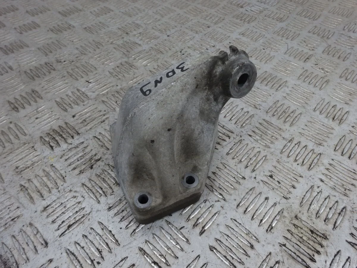 Кронштейн двигателя левый Mercedes-Benz M-класс W164 (2005—2008)