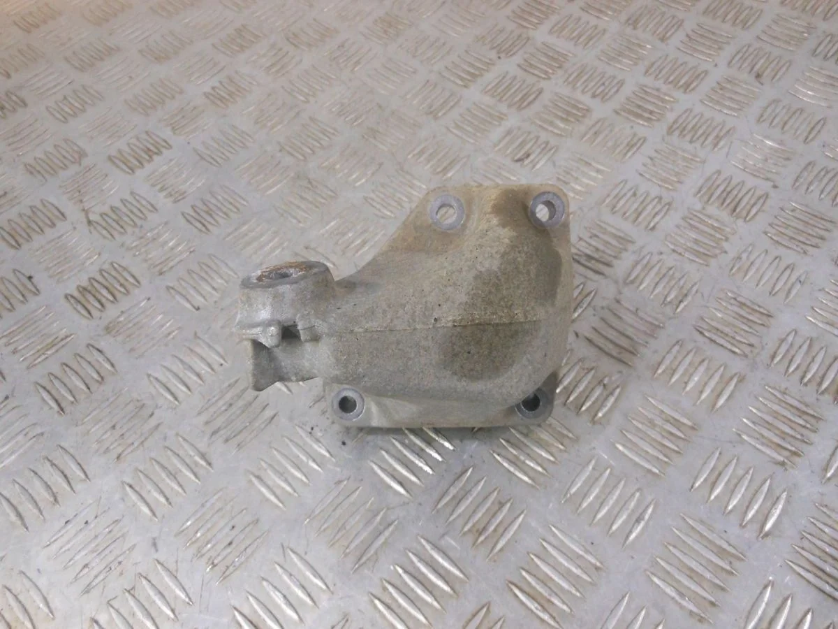 Кронштейн двигателя левый Mercedes-Benz M-класс W164 рестайлинг (2008—2011)