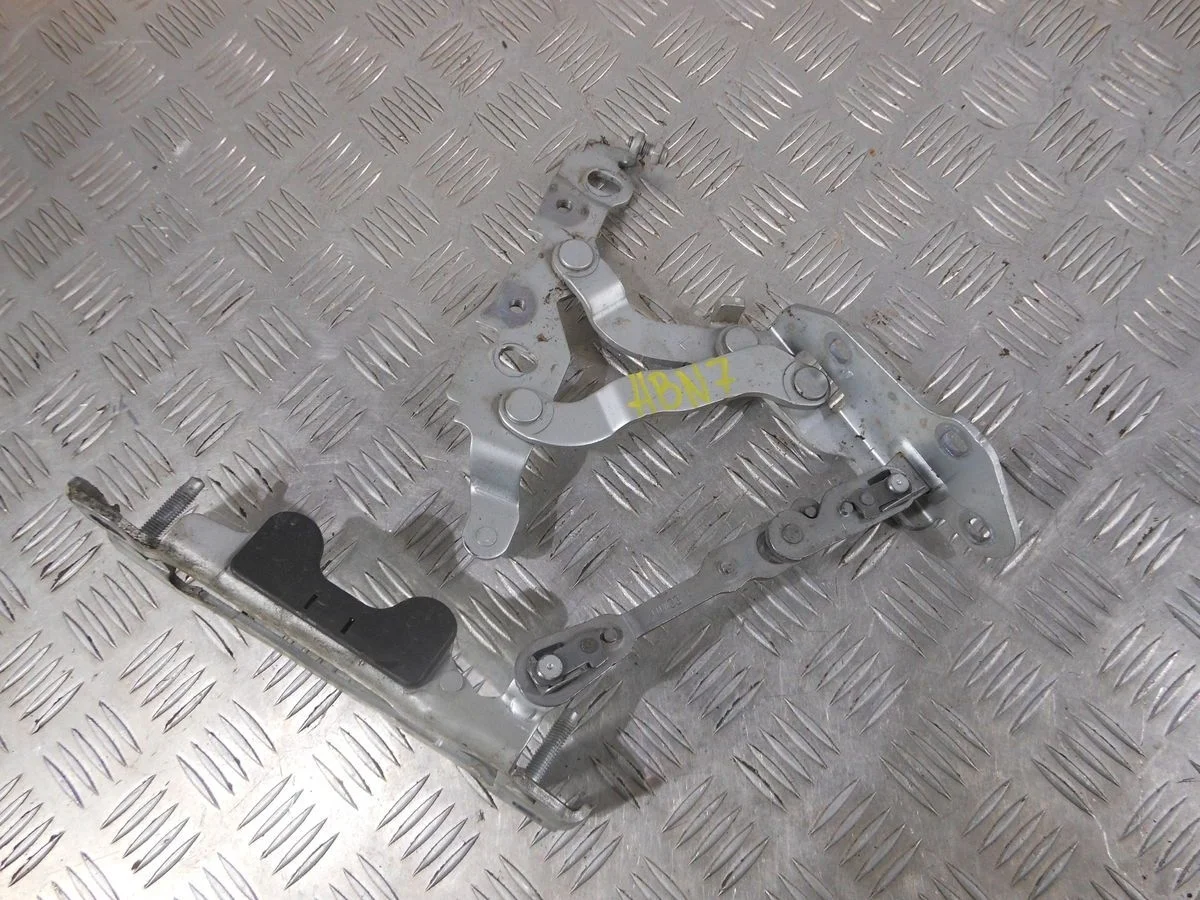 Петля капота левая Mercedes-Benz E-класс W212/S212/C207/A207 (2009—2013)