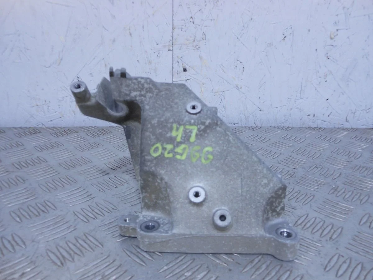 Кронштейн опоры двигателя Mercedes-Benz M-класс W166 (2011—2015)