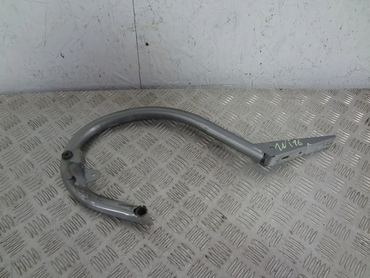 Петля крышки багажника Mercedes-Benz C-класс W204/S204 (2006—2011)