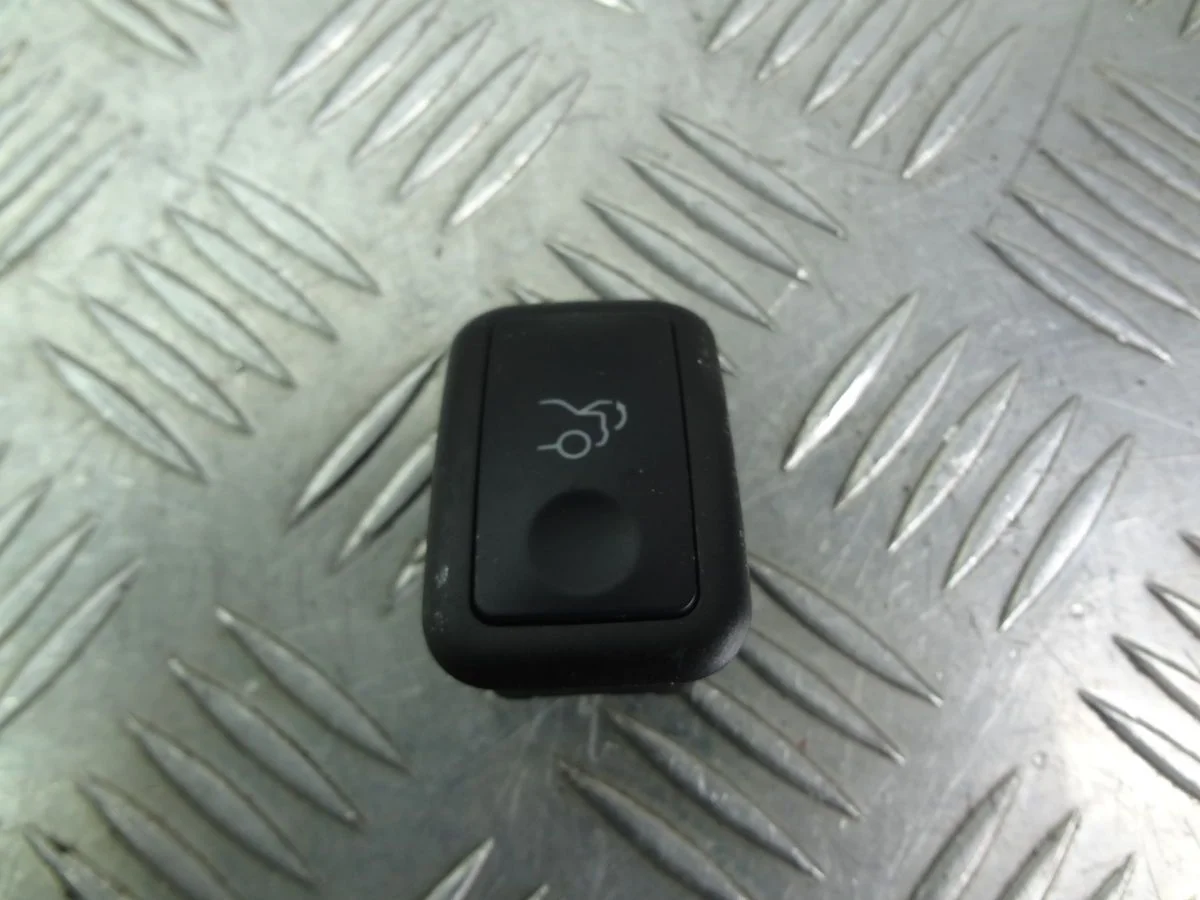 Кнопка открывания багажника Mercedes-Benz C-класс W204/S204 (2006—2011)