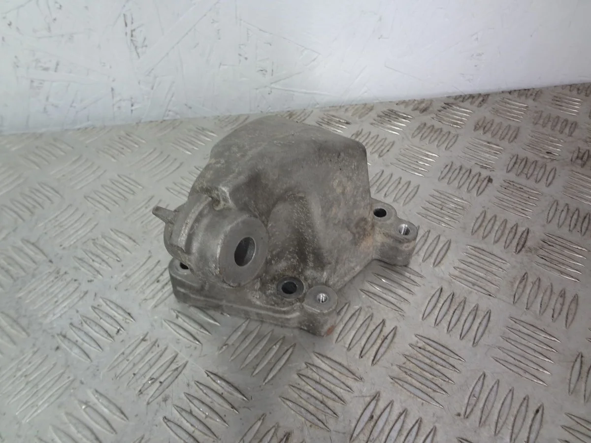 Кронштейн двигателя левый Mercedes-Benz M-класс W164 (2005—2008)