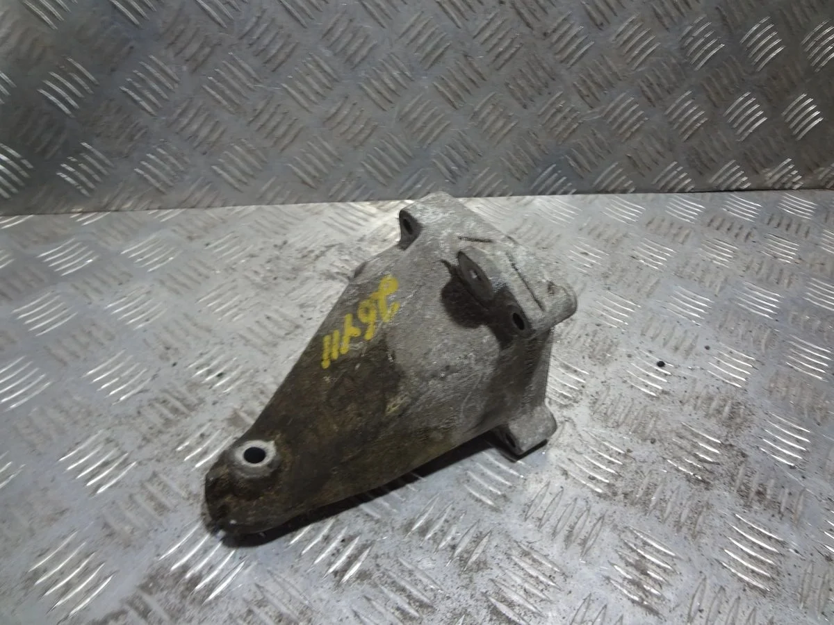 Кронштейн двигателя левый Mercedes-Benz CLK-класс C209/A209 (2002—2005)