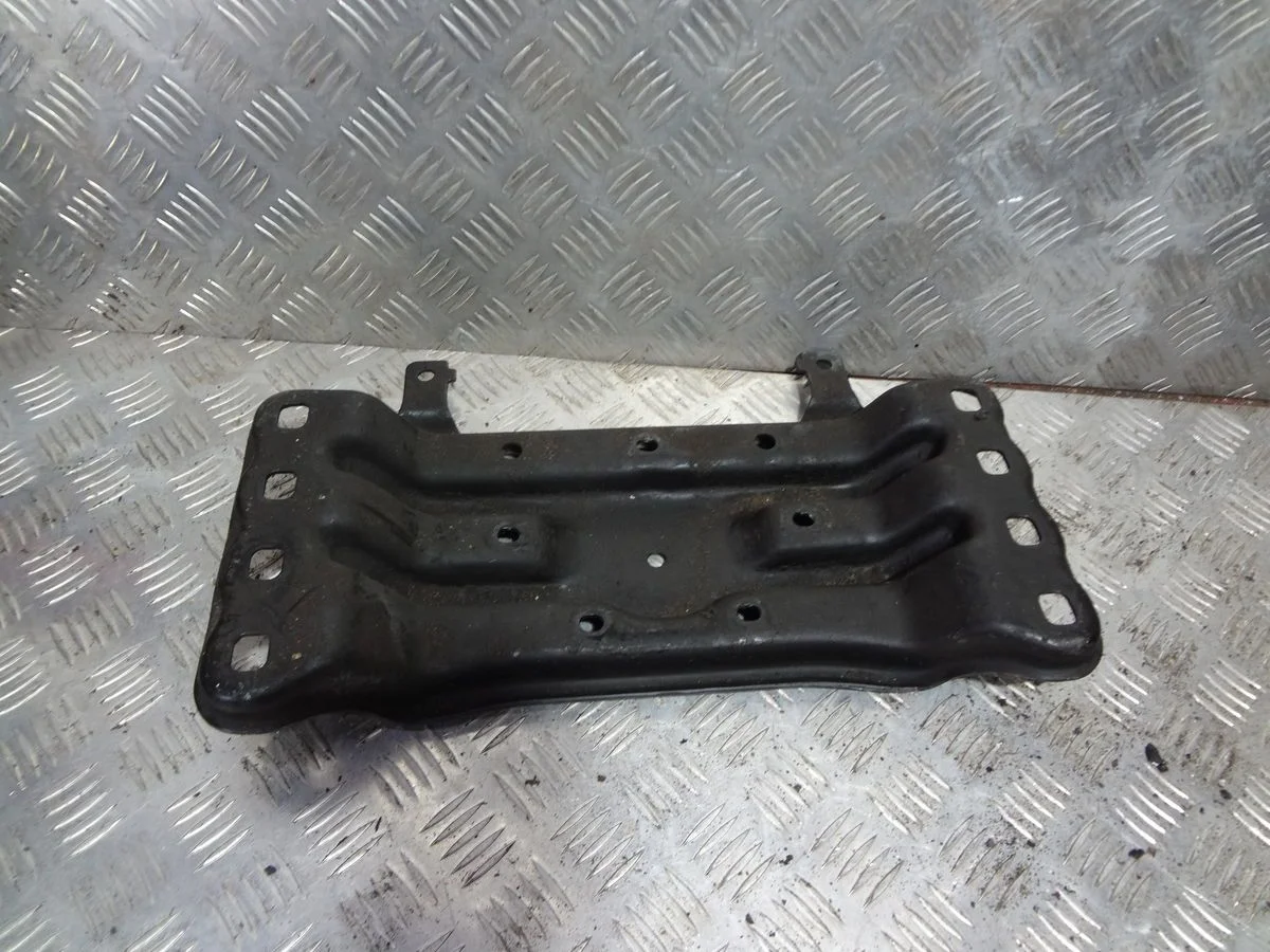 Кронштейн опоры КПП Mercedes-Benz C-класс W204/S204/С204 рестайлинг (2011—2015)