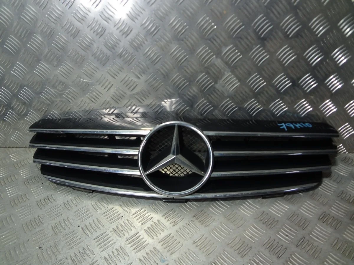 Решетка радиатора Mercedes-Benz CLK-класс C209/A209 (2002—2005)