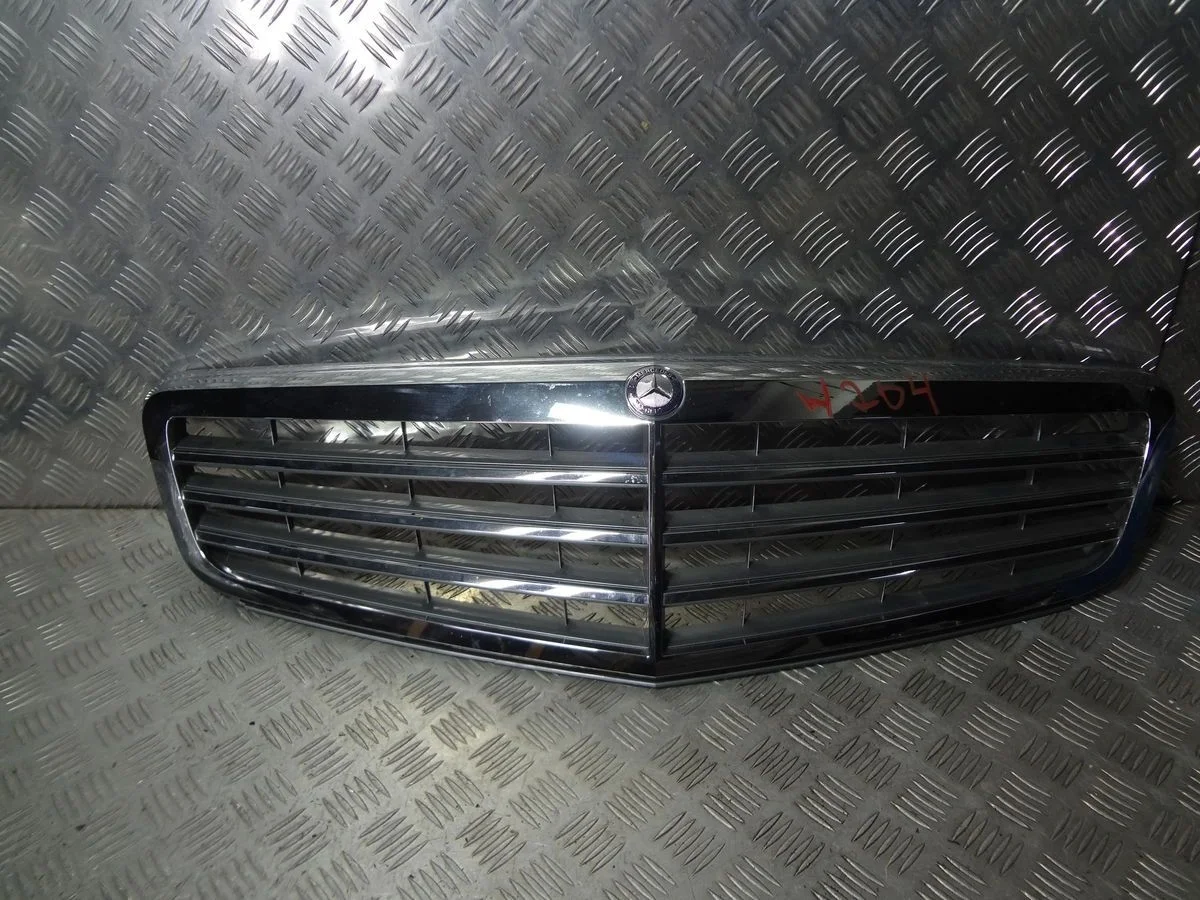 Решетка радиатора Mercedes-Benz C-класс W204/S204 (2006—2011)