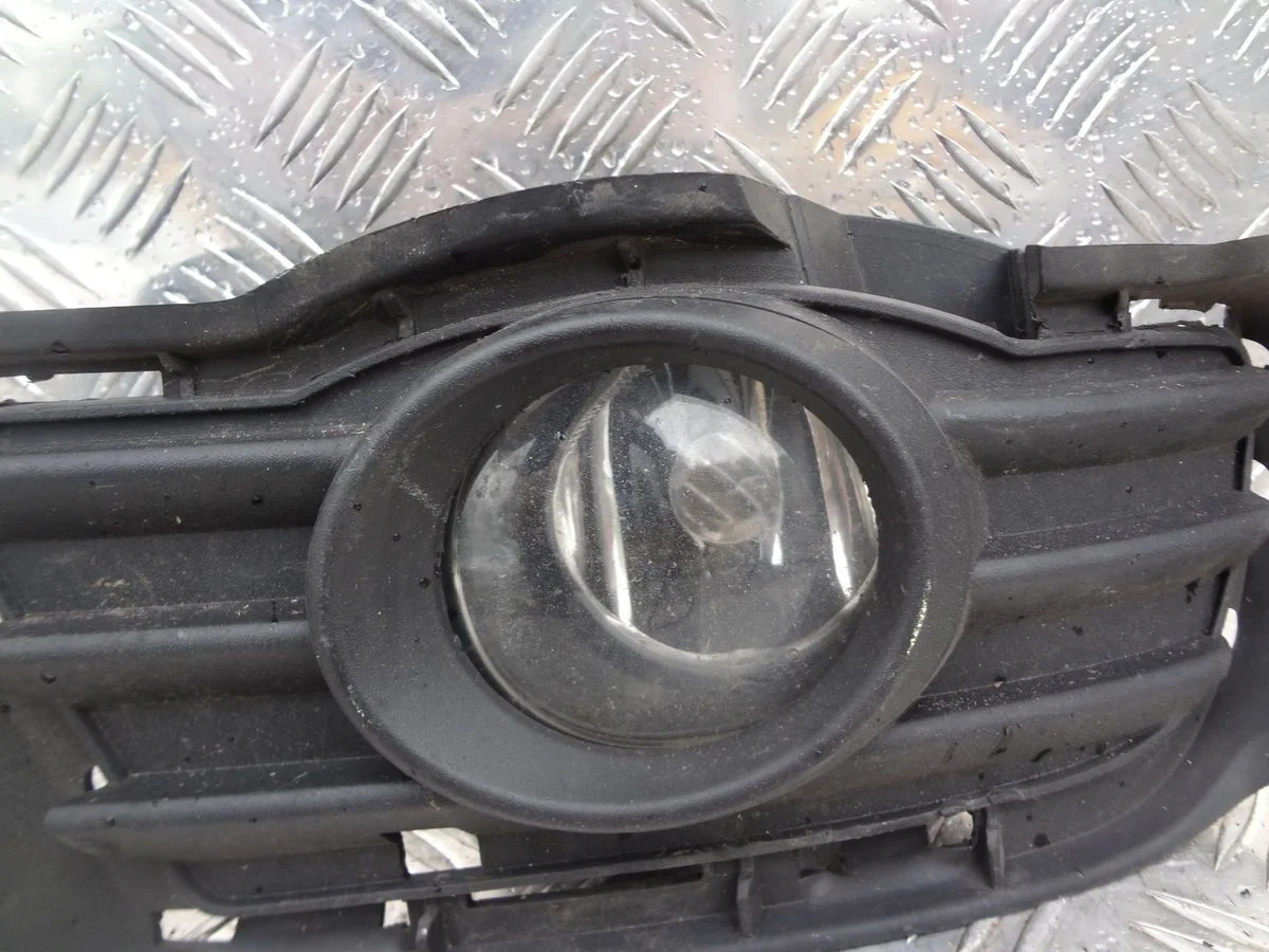 Фара противотуманная правая Mercedes-Benz C-класс W204/S204 (2006—2011)