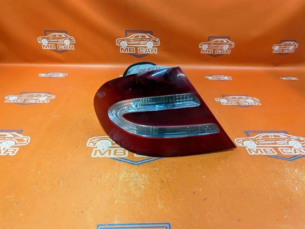 Фонарь задний левый Mercedes-Benz
