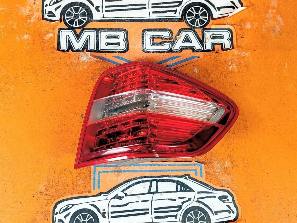 Фонарь задний правый Mercedes-Benz