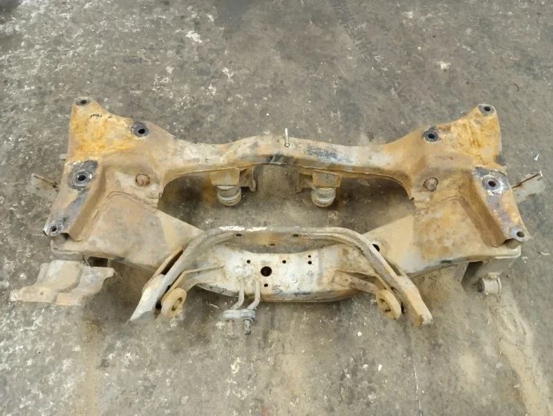 Балка задняя Mitsubishi Outlander 2006 1