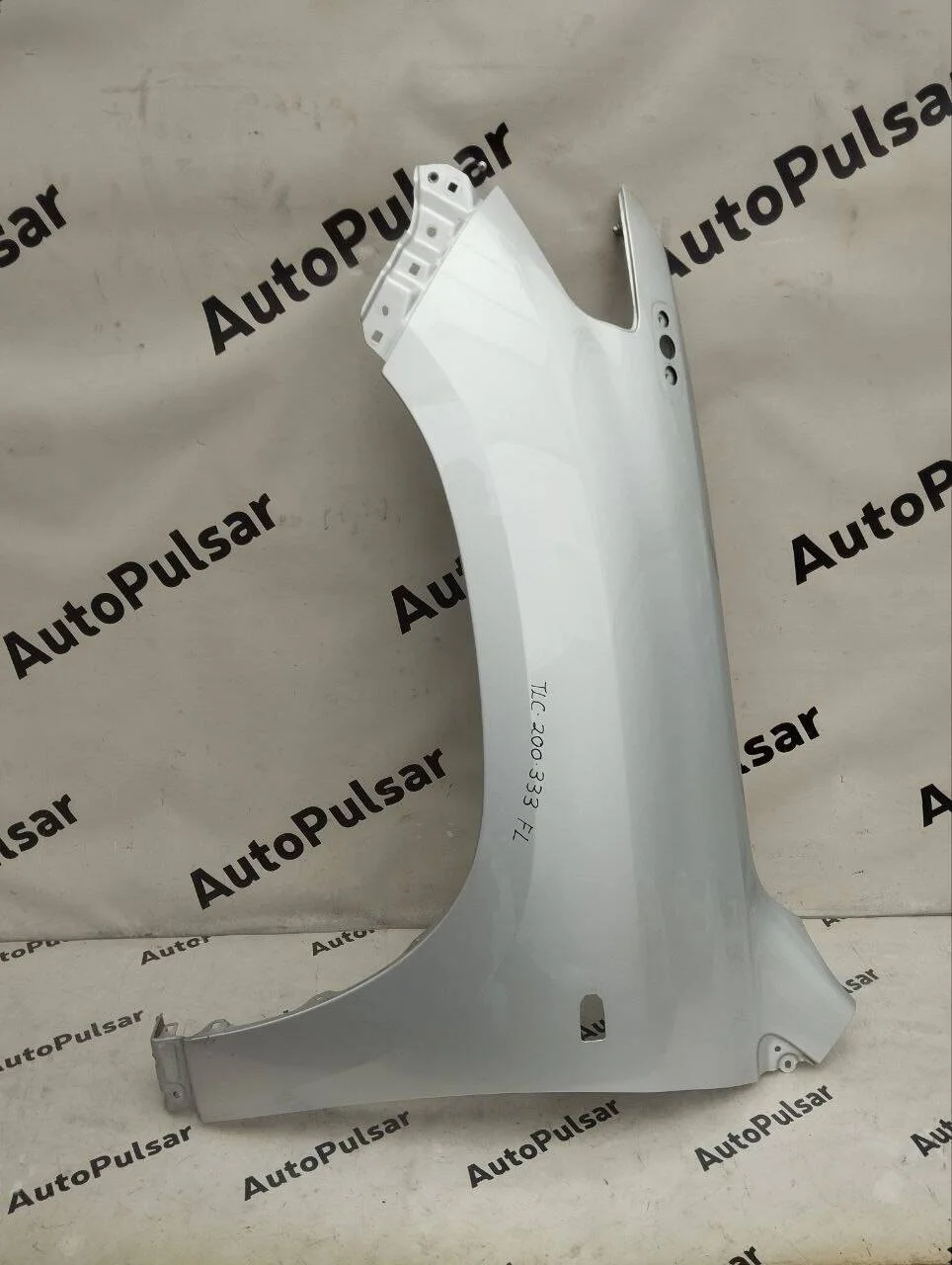 Крыло Toyota Land Cruiser 200 2008 -2011гг. Оригинал переднее левое под покраску