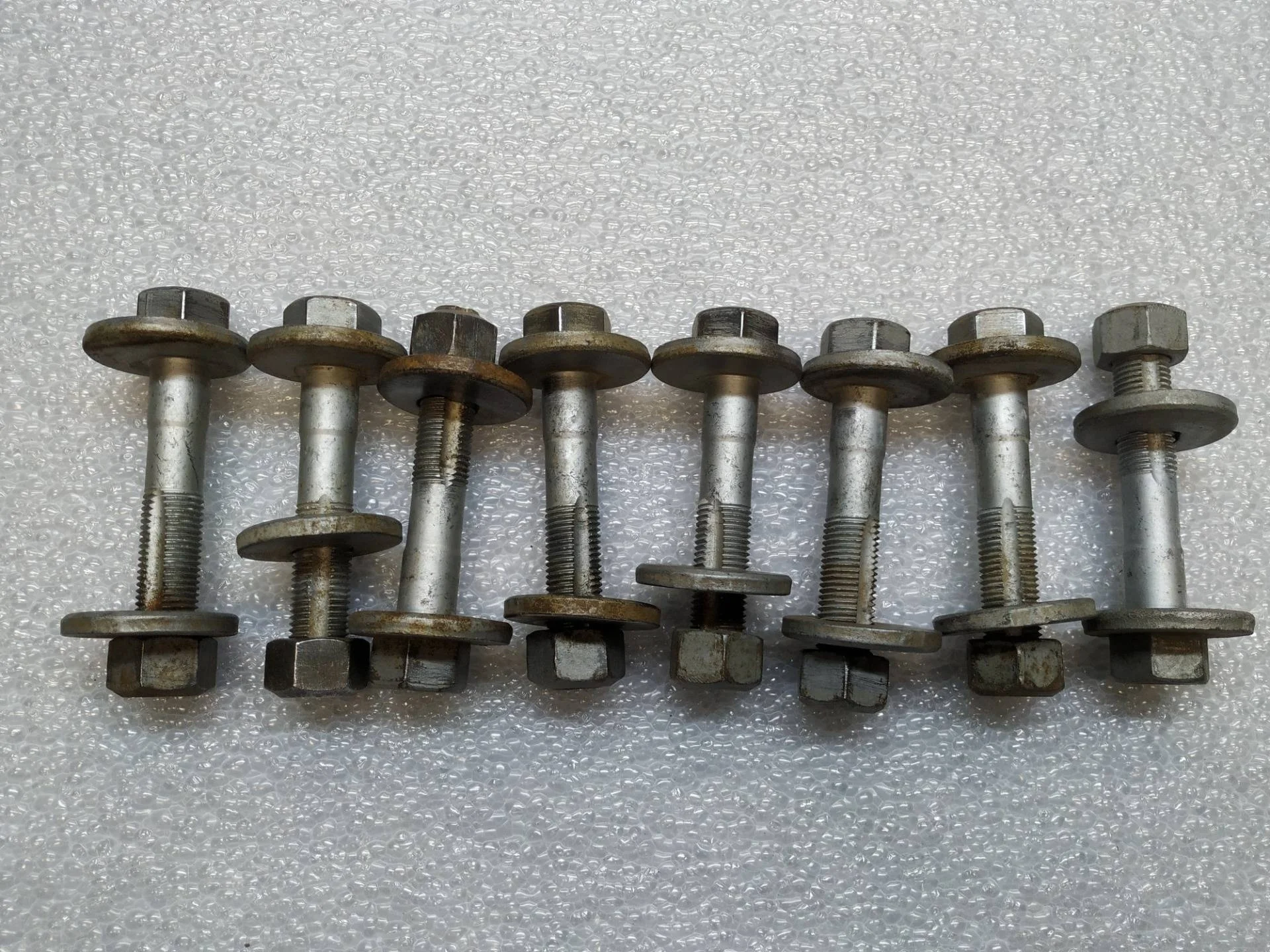 Болт эксцентрик Volkswagen Touareg 2 7P6