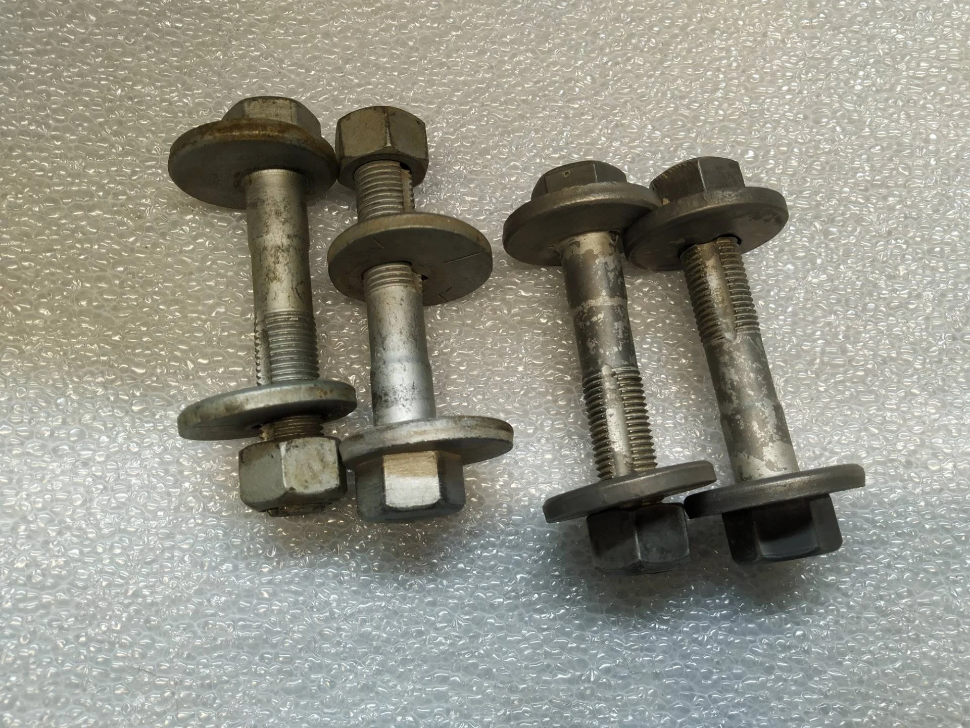 Болт эксцентрик Volkswagen Touareg 2 7P6 2016